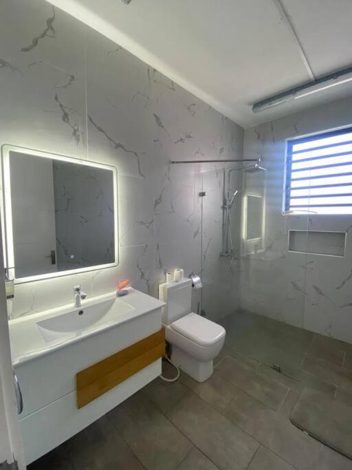 BUSINESS BOOKINGS - Seascape - Impeccable 3 Bedroom Apartment - Housity