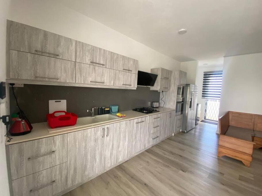 BUSINESS BOOKINGS - Seascape - Impeccable 3 Bedroom Apartment - Housity