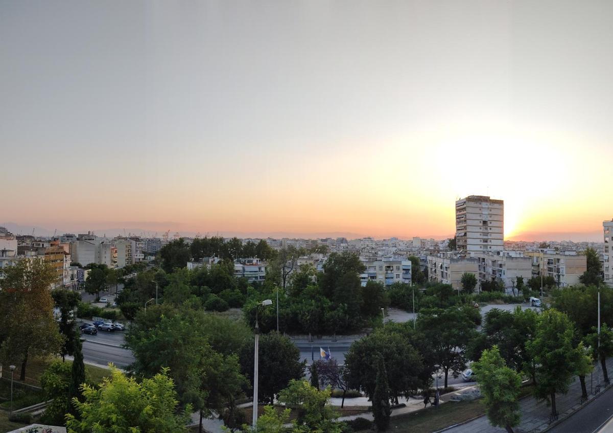 City panorama + free street parking - Housity