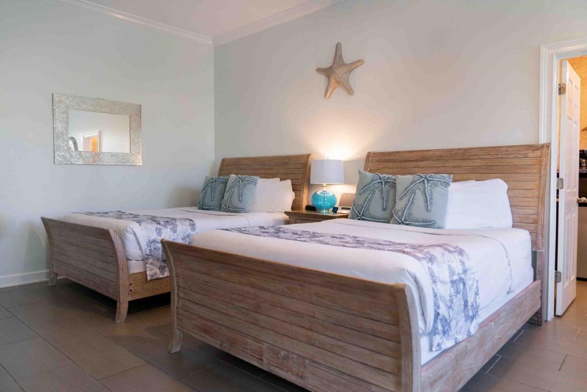 Southernmost Point Guest House - Housity