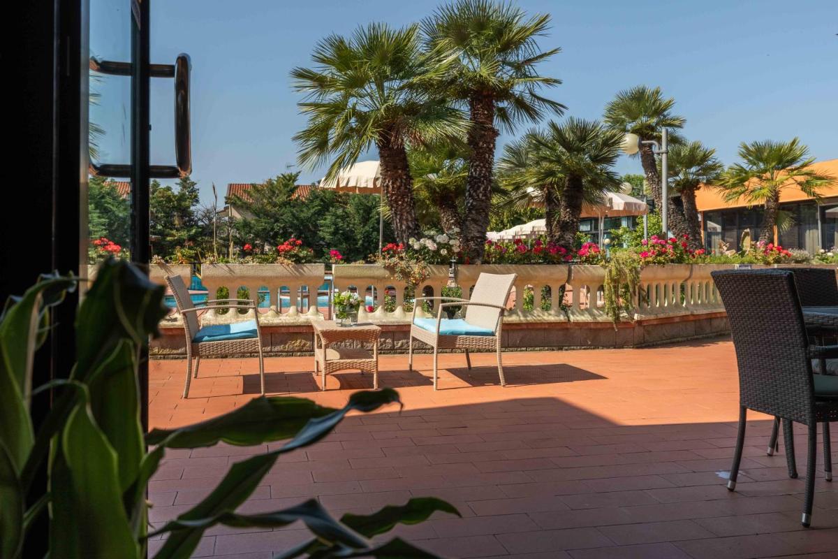 Hotel Riva Etrusca - Housity