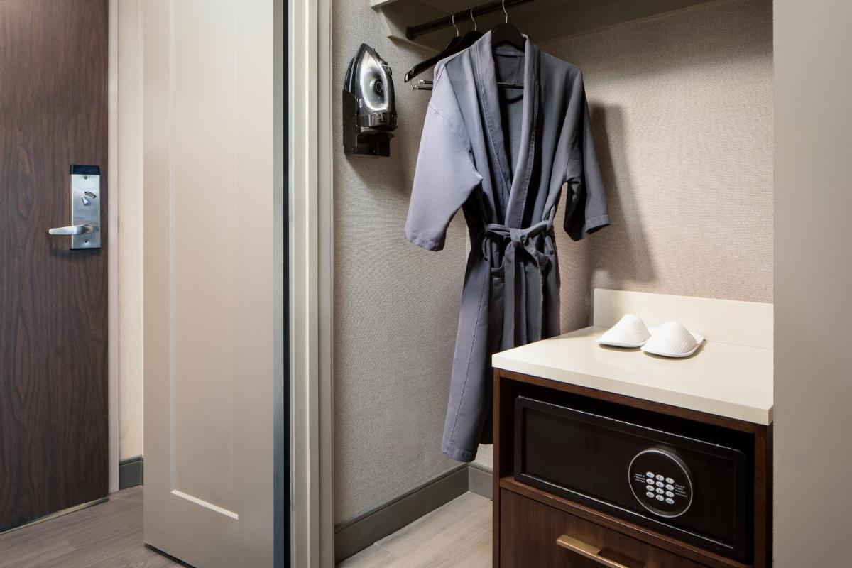 Dallas-Addison Marriott Quorum by the Galleria - Housity