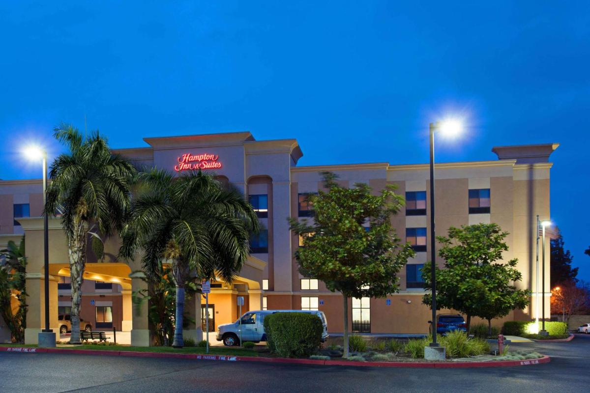 Hampton Inn & Suites Clovis Airport North - Housity