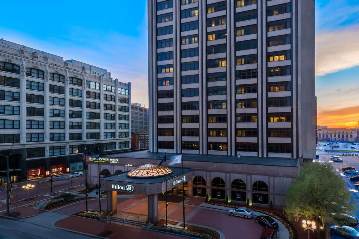 Hilton Indianapolis Hotel & Suites - Housity