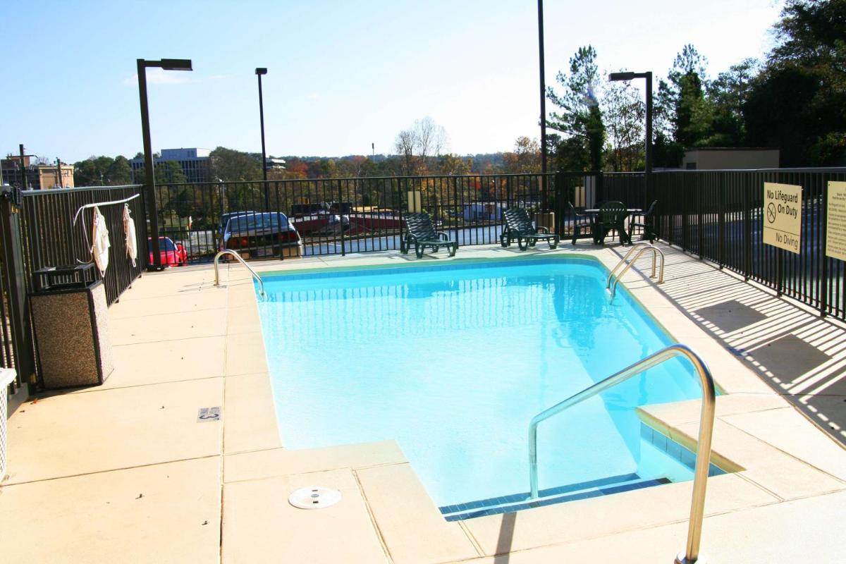 Hampton Inn Atlanta-North Druid Hills - Housity
