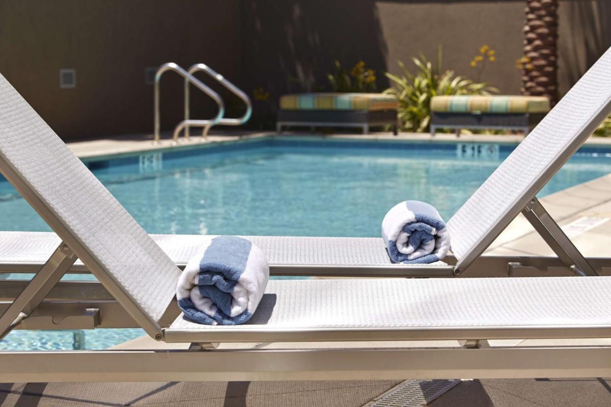 Hampton Inn San Diego Mission Valley - Housity