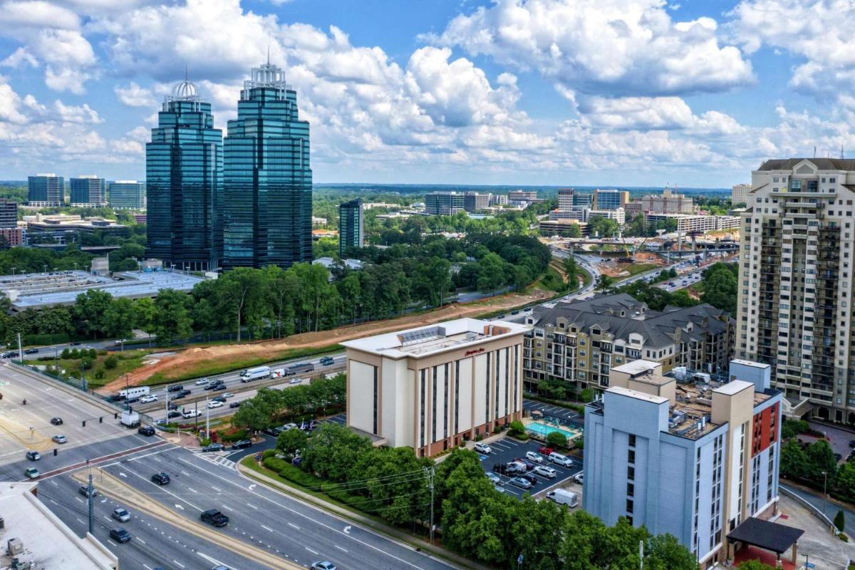 Hampton Inn Atlanta Perimeter Center - Housity