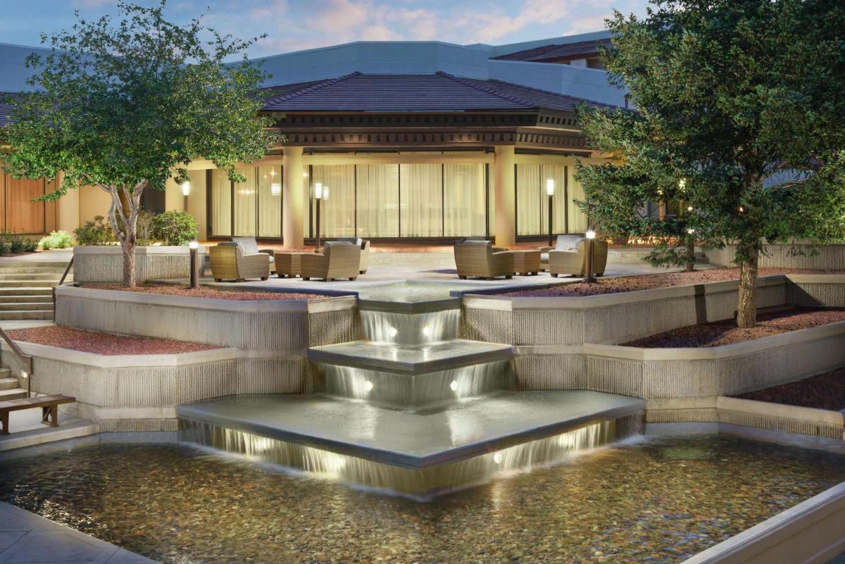 DoubleTree by Hilton Colorado Springs - Housity