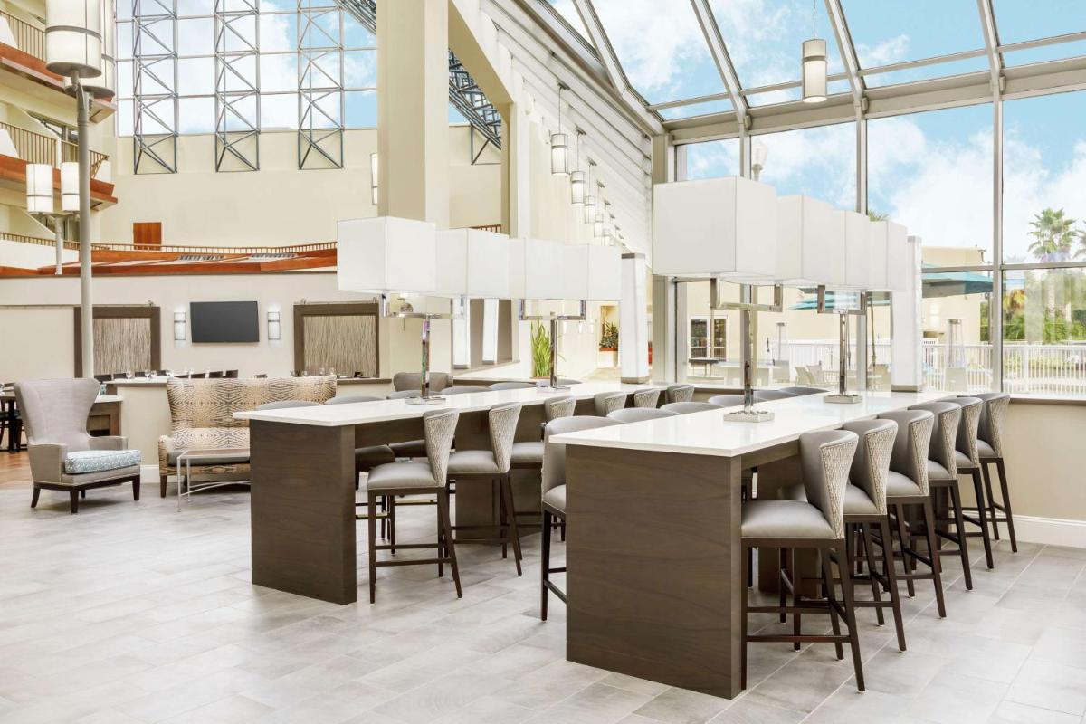 DoubleTree by Hilton Orlando Airport Hotel - Housity