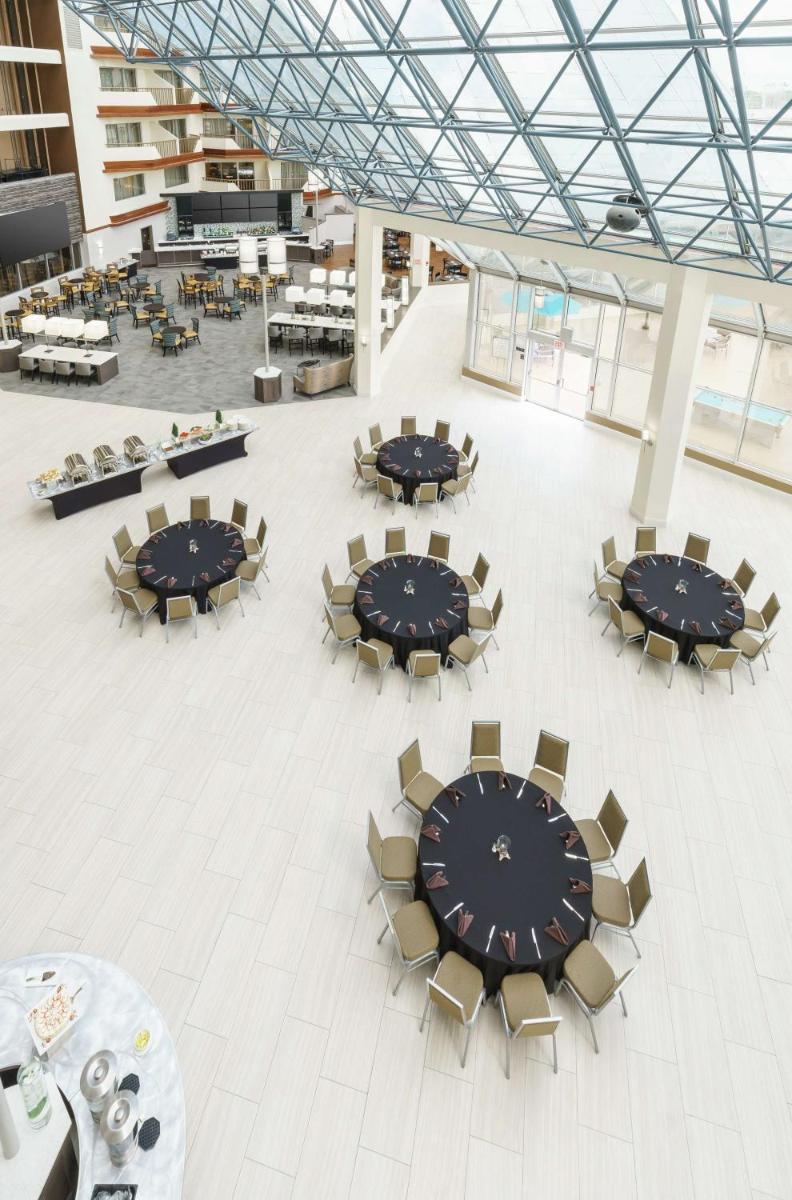 DoubleTree by Hilton Orlando Airport Hotel - Housity