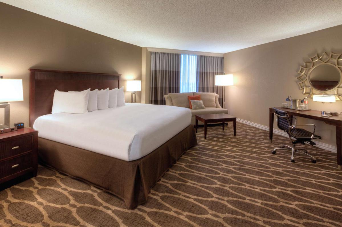 Hilton Houston Westchase - Housity