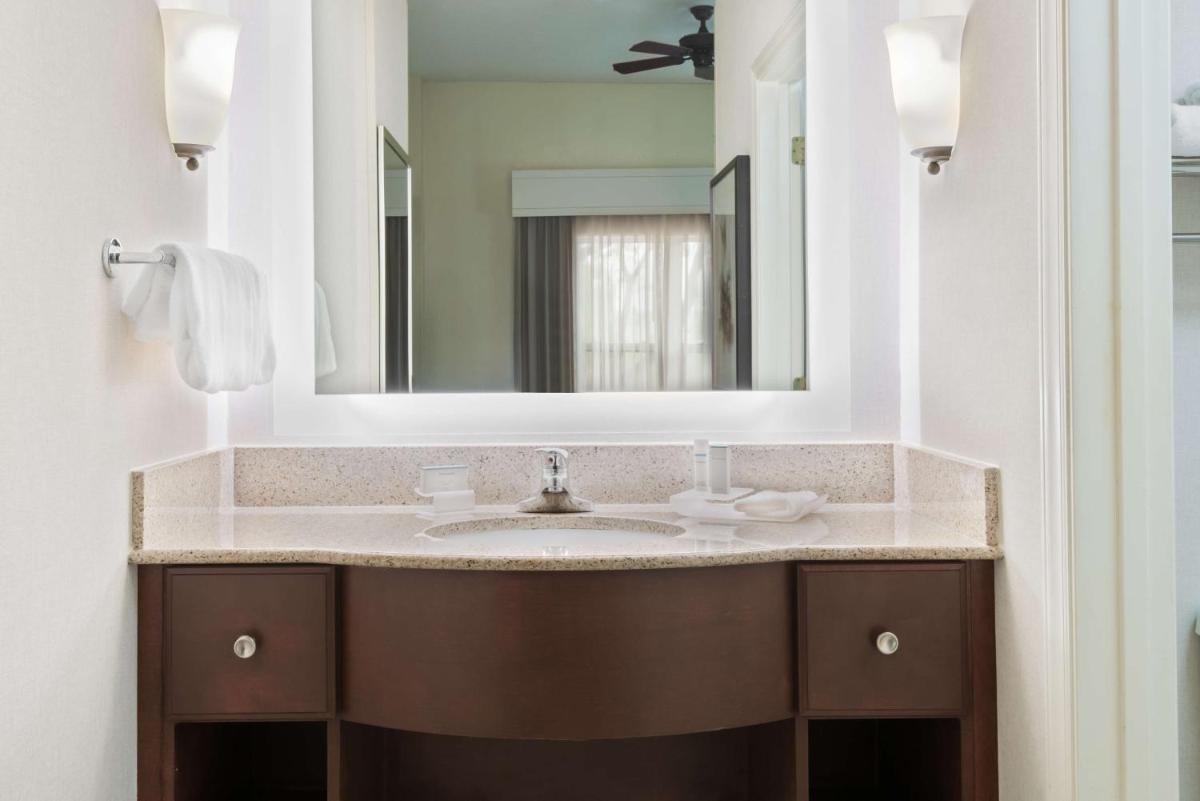 Homewood Suites by Hilton Raleigh/Crabtree Valley - Housity