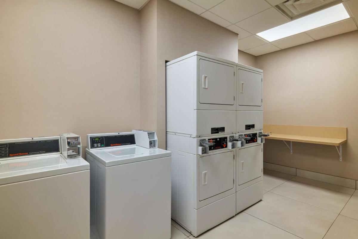 Hilton Garden Inn Bloomington - Housity