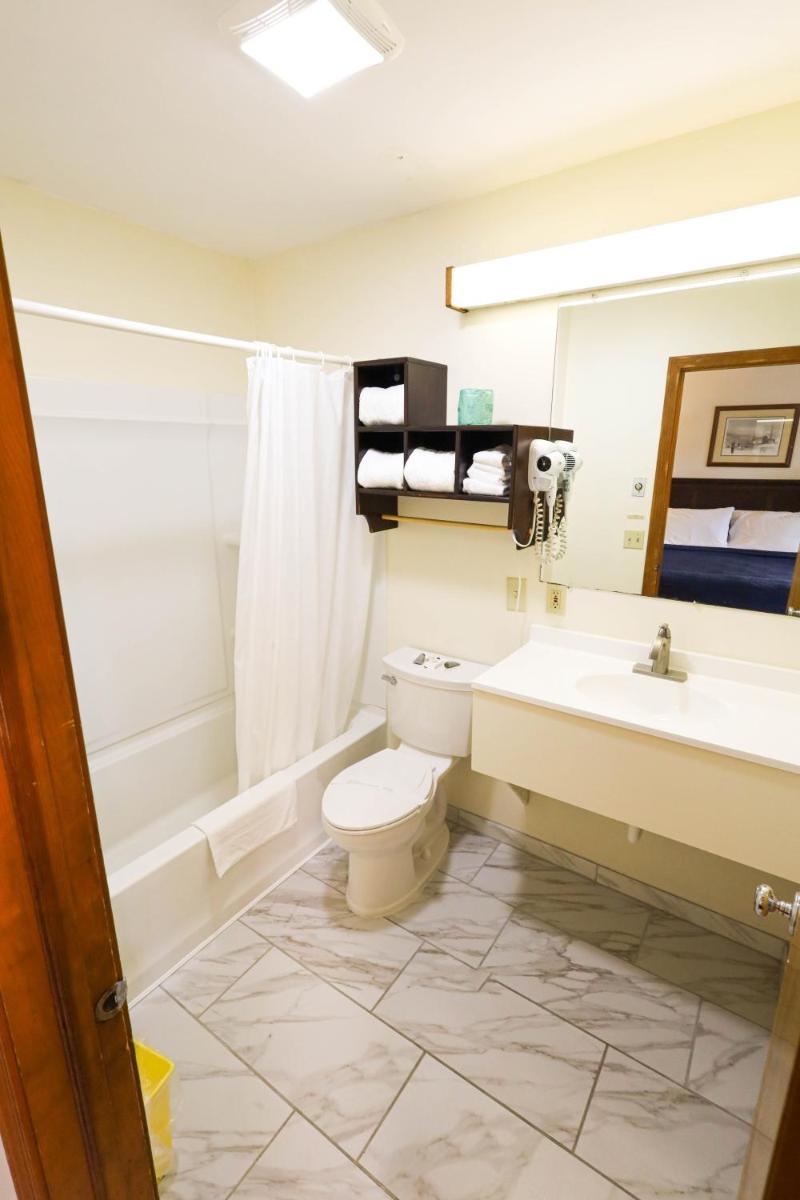 Chatham Travel Lodge - Housity