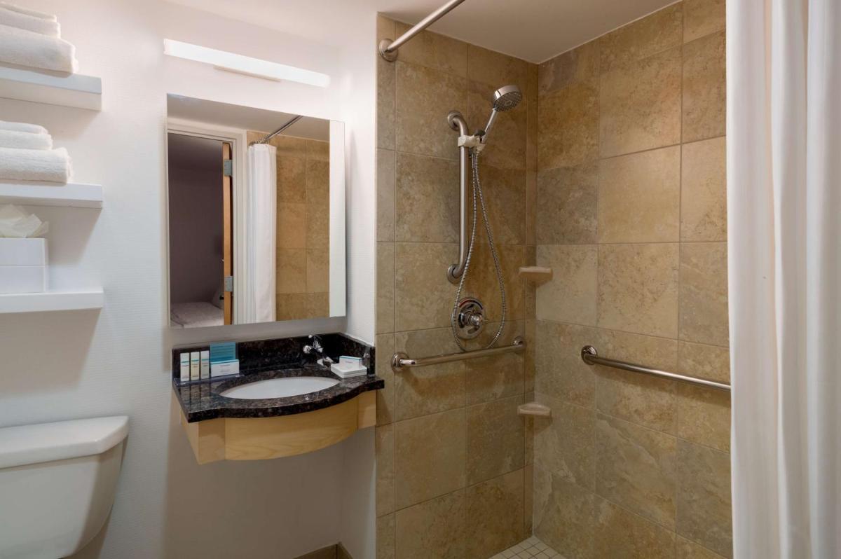 Hampton Inn Manhattan - Times Square South - Housity