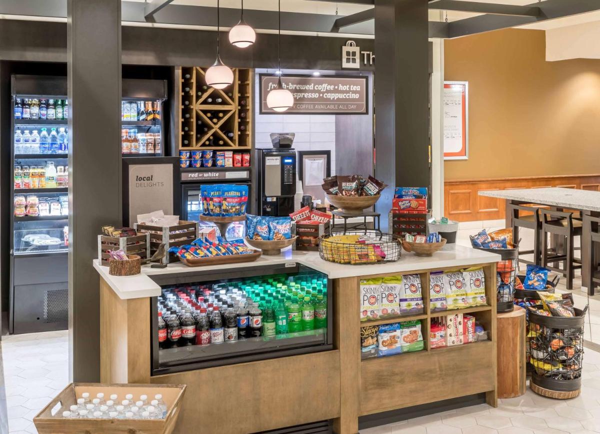 Hilton Garden Inn Lake Forest Mettawa - Housity