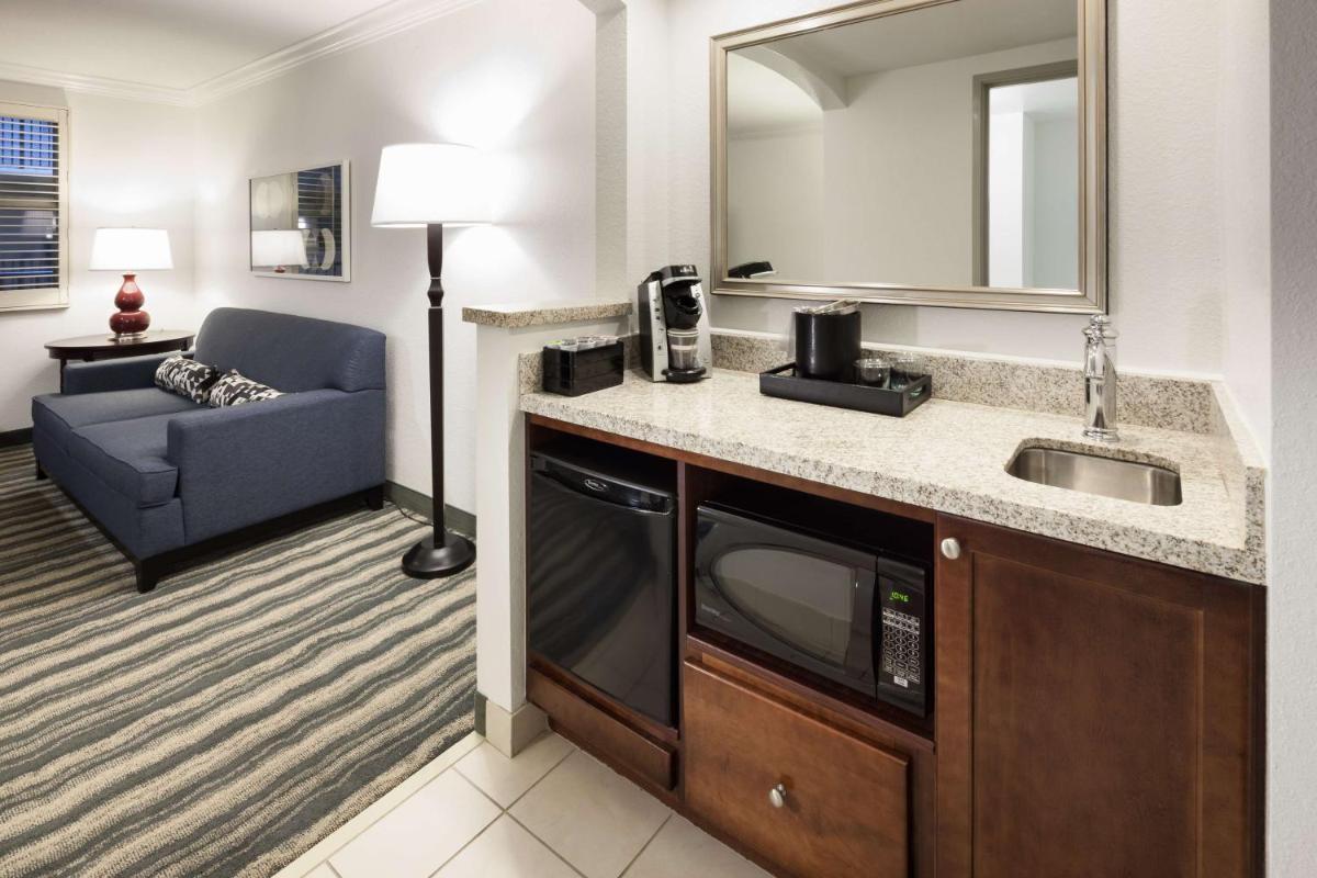 Embassy Suites by Hilton Tampa Brandon - Hizvo