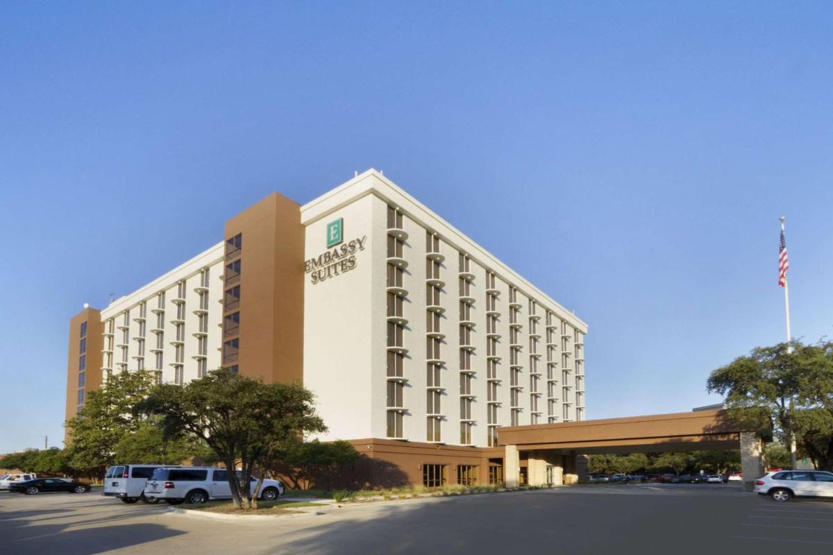 Embassy Suites by Hilton Dallas Market Center - Housity