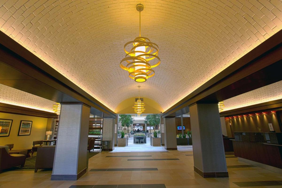Embassy Suites by Hilton Dallas Market Center - Housity