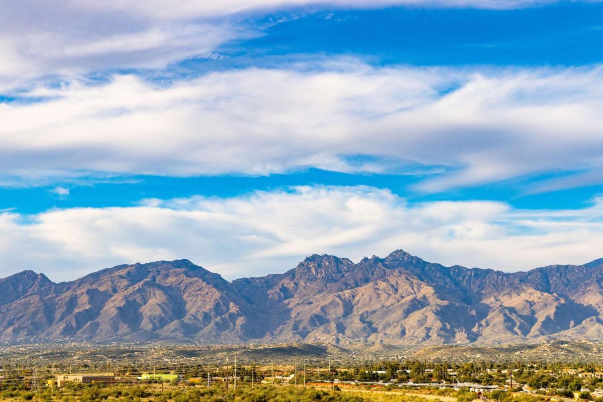 Hilton Tucson East - Housity