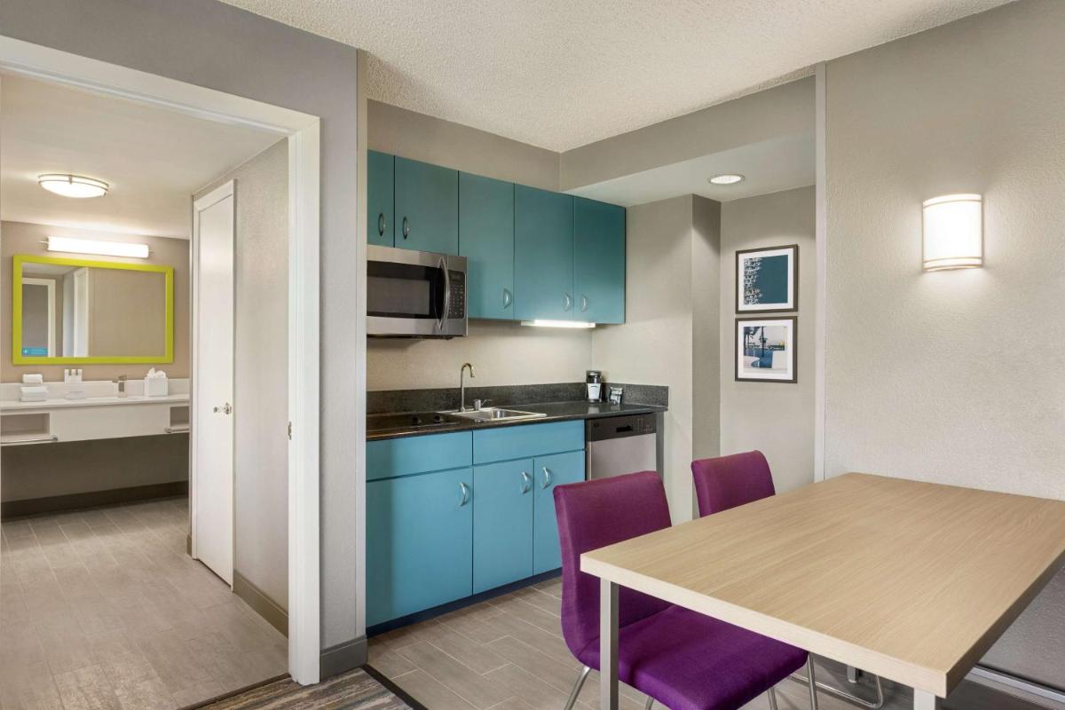 Hampton Inn & Suites Fort Lauderdale Airport - Hizvo