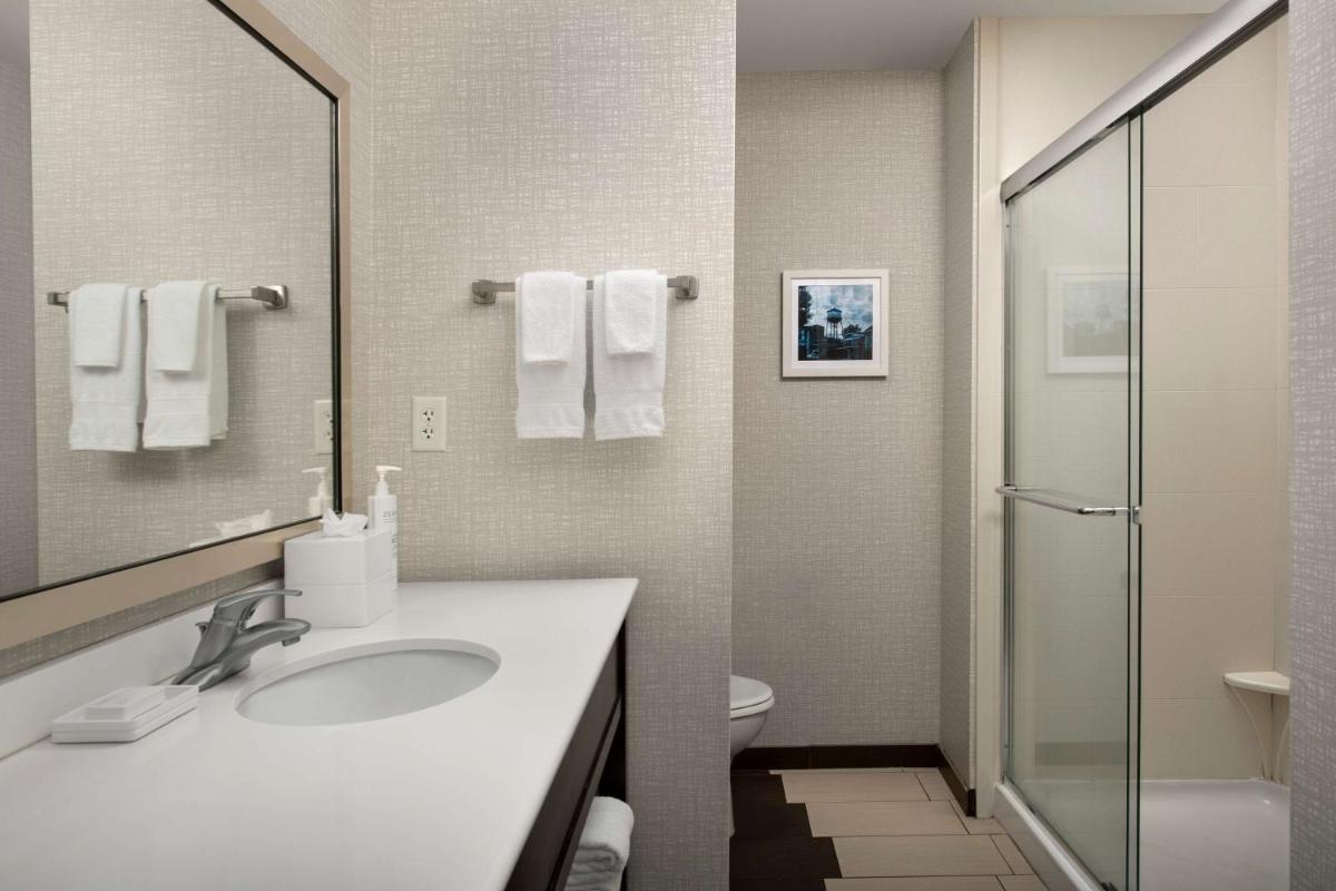 Hampton Inn Knoxville Clinton I-75 - Housity