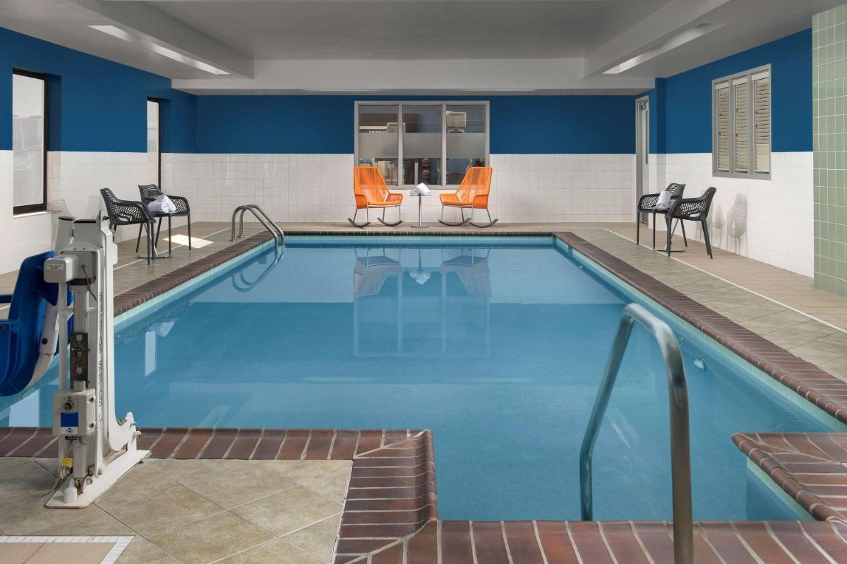 Hampton Inn Knoxville-East - Housity