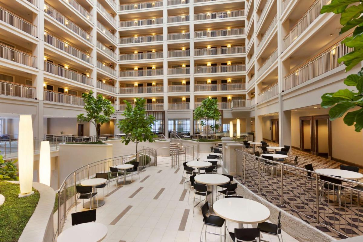 Embassy Suites Chicago - Downtown River North - Housity