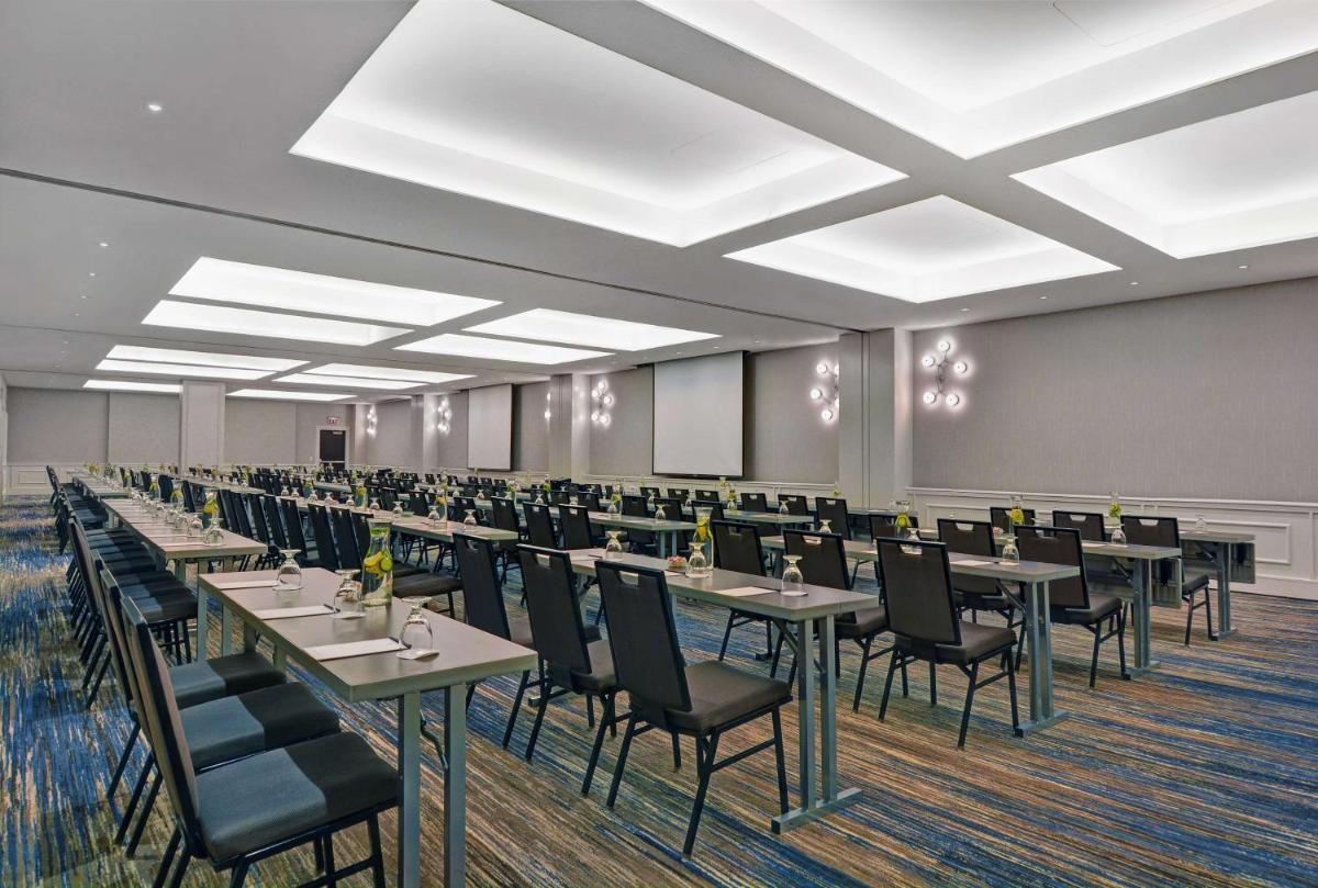 Embassy Suites Chicago - Downtown River North - Housity