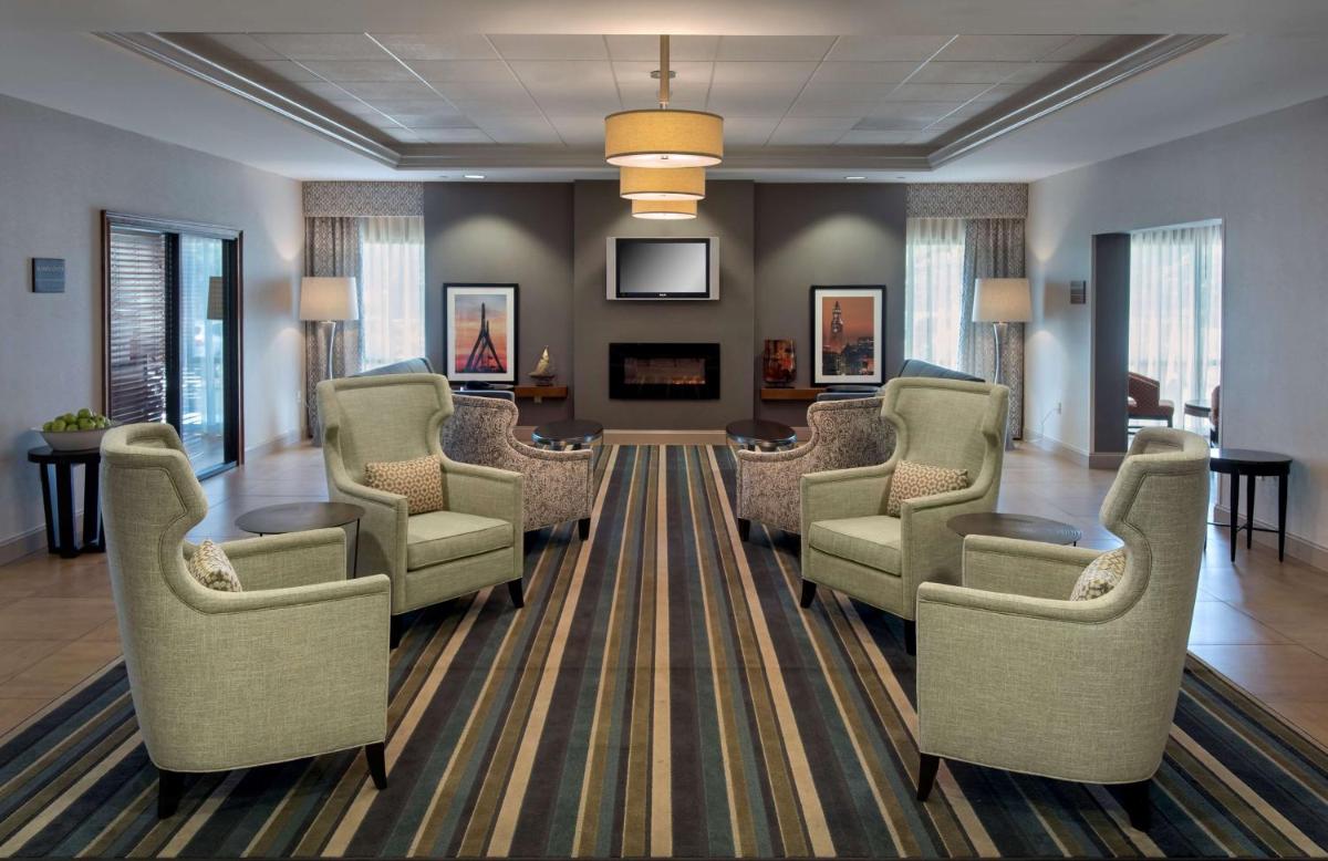 Hampton Inn Boston Logan Airport - Housity