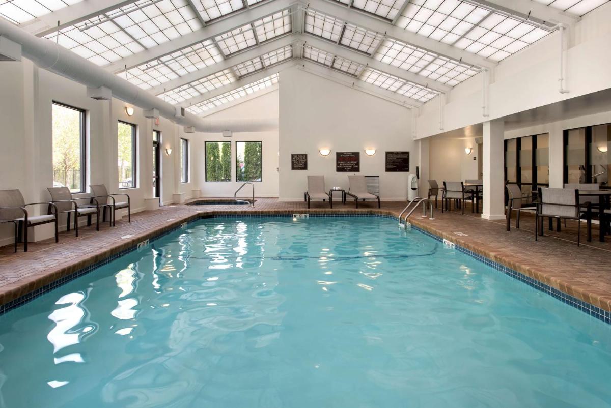 Hampton Inn Boston Logan Airport - Housity
