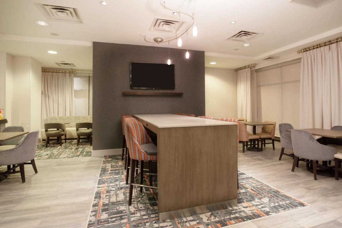 Hampton Inn & Suites Denver-Downtown - Housity