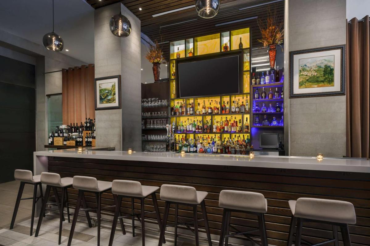 Hilton Garden Inn New York Times Square North - Housity
