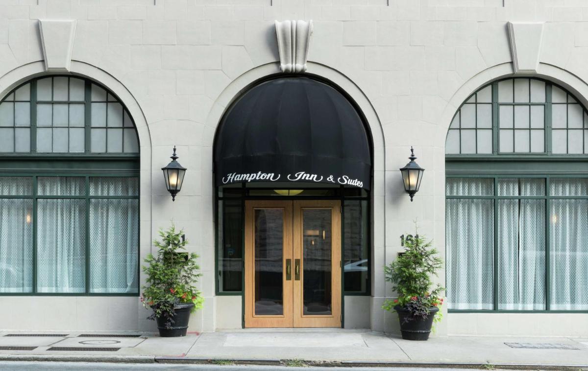 Hampton Inn & Suites Atlanta-Downtown - Housity