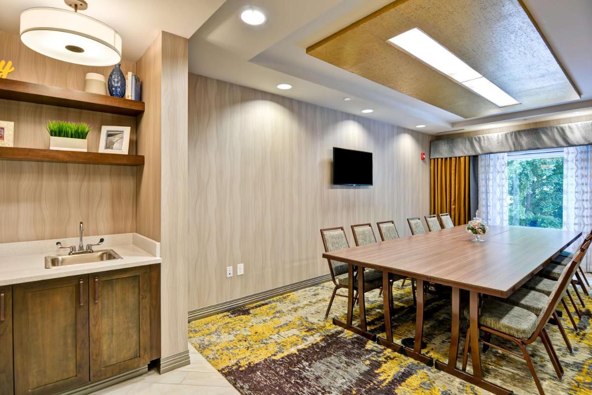 Hampton Inn Atlanta Kennesaw - Housity
