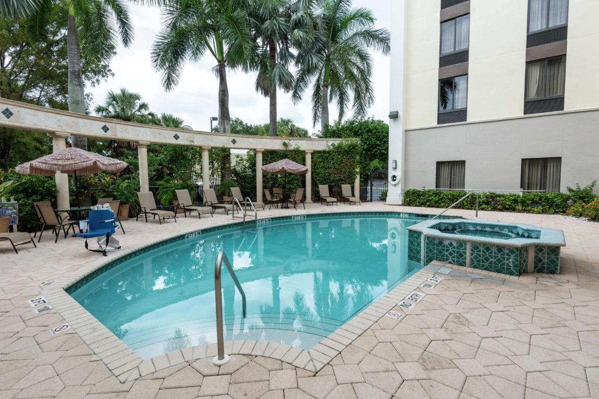 Hampton Inn Boca Raton - Housity
