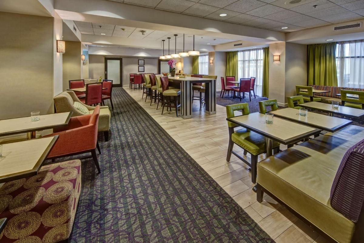 Hampton Inn Dunn - Housity