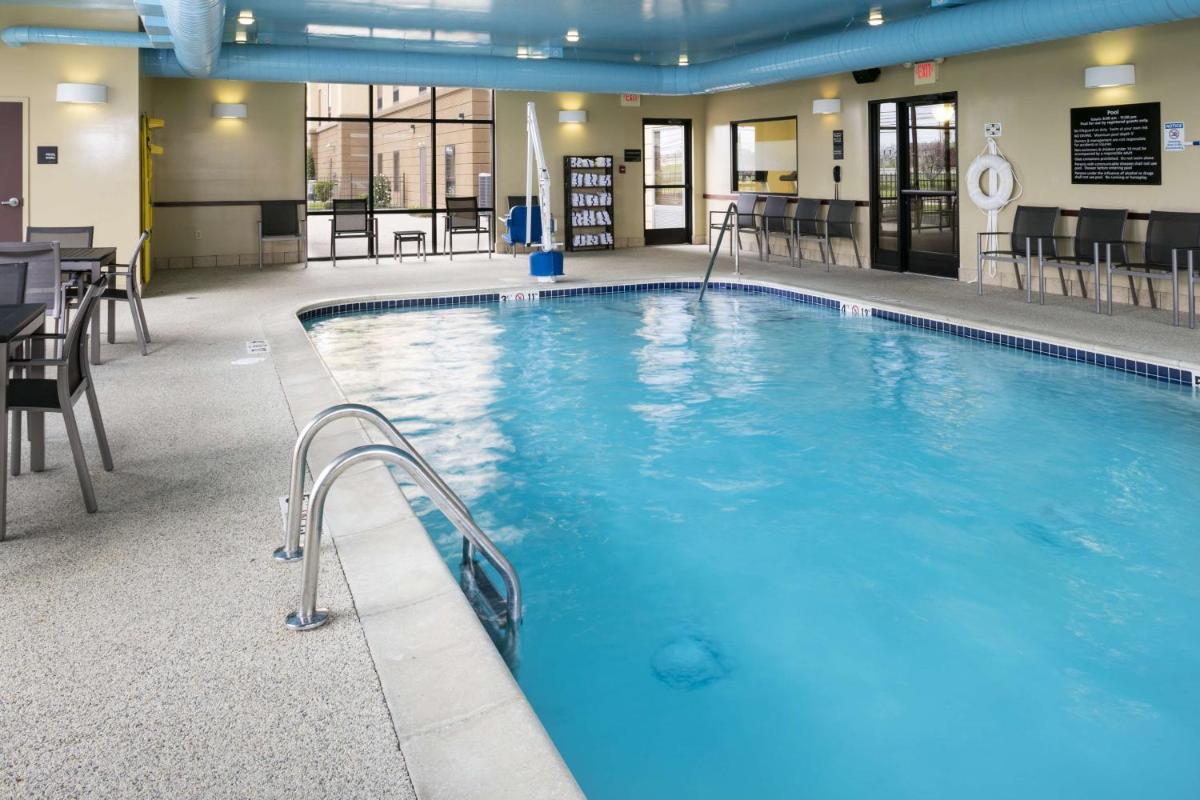 Hampton Inn & Suites Toledo-Perrysburg - Housity