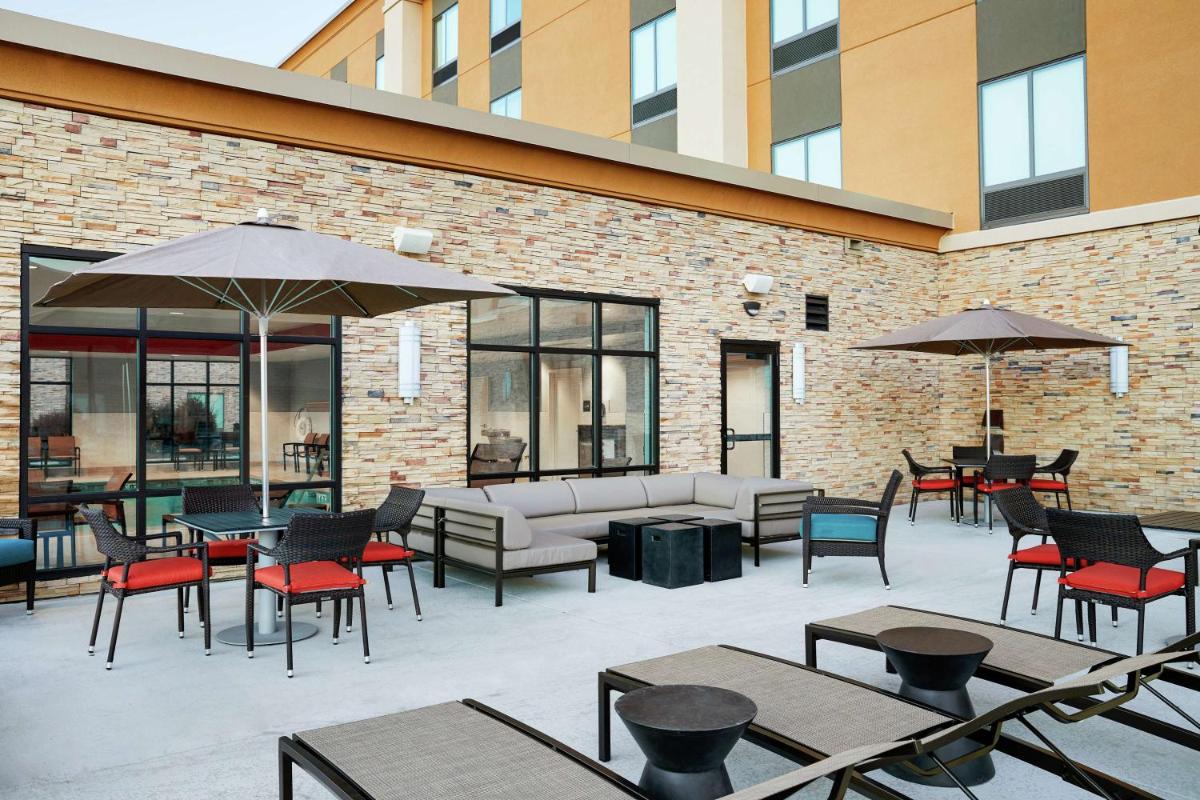 Hampton Inn & Suites Chicago/Waukegan - Housity