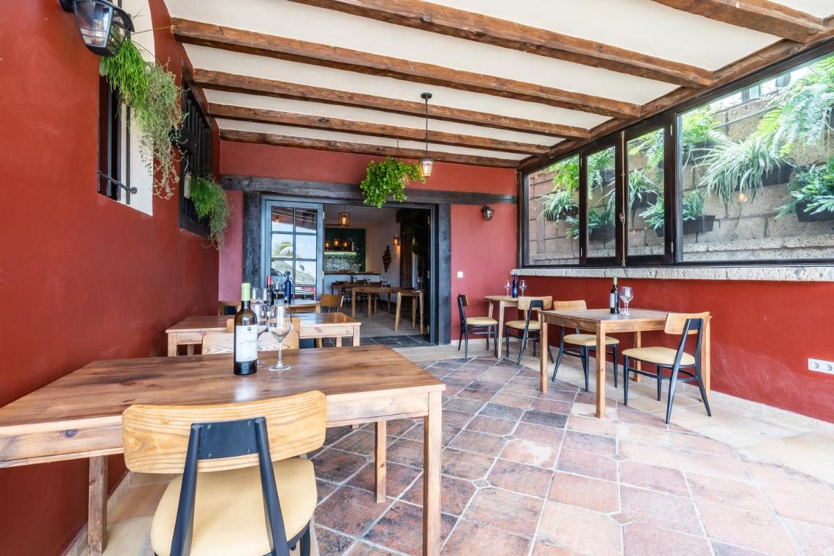 Un restaurante o sitio para comer en Hotel Ecolife Tenerife