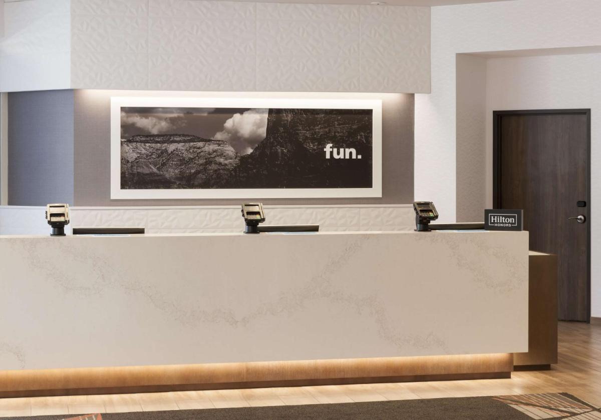 Hampton Inn & Suites Phoenix Downtown - Housity