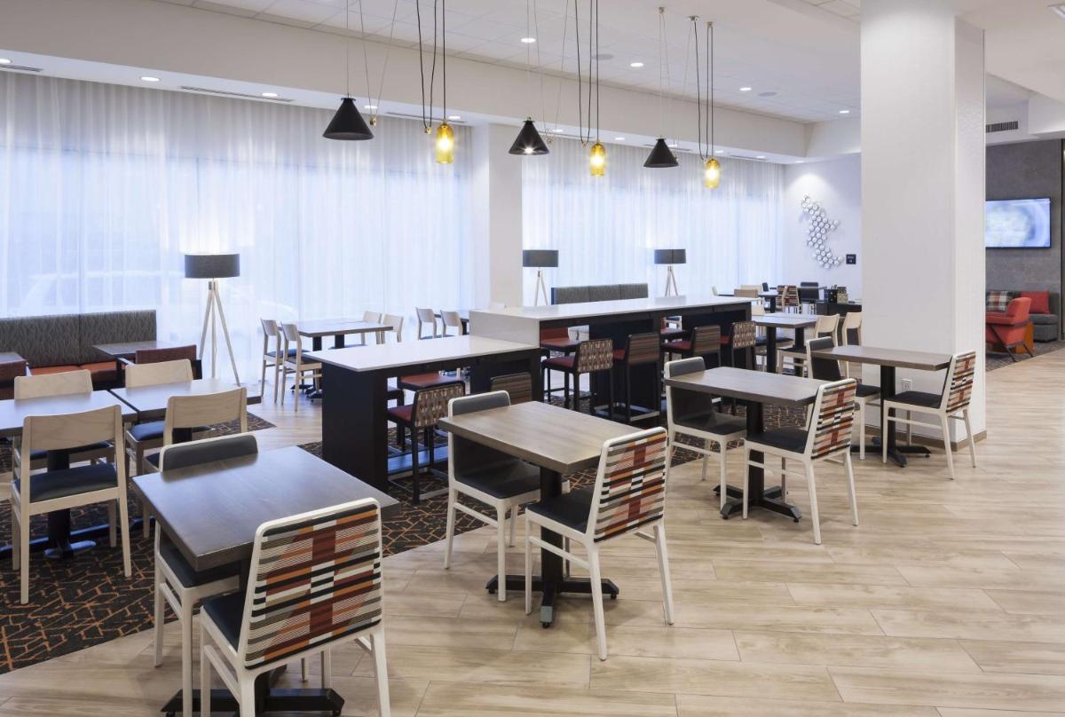 Hampton Inn & Suites Phoenix Downtown - Housity