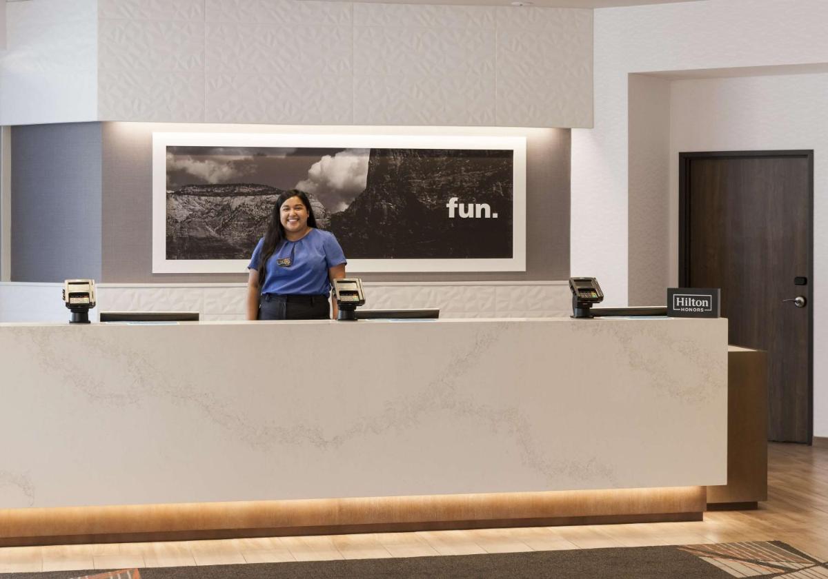 Hampton Inn & Suites Phoenix Downtown - Housity
