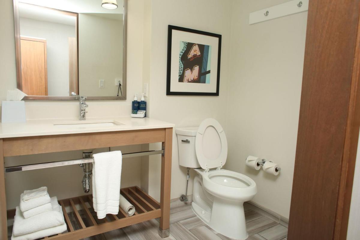 Four Points by Sheraton Midland - Housity