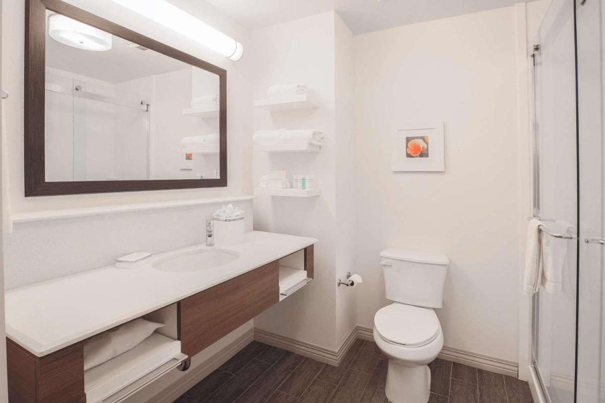 Hampton Inn & Suites Camarillo - Housity