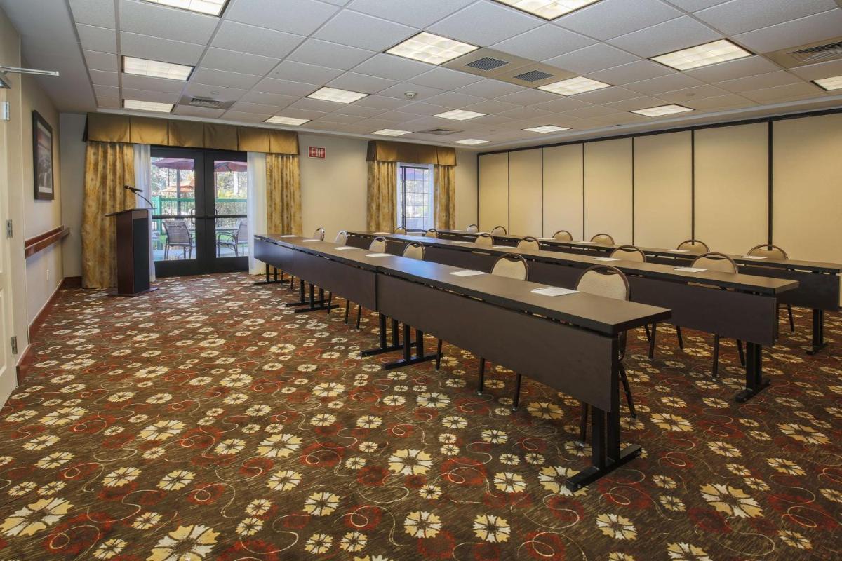 Hampton Inn & Suites Camarillo - Housity