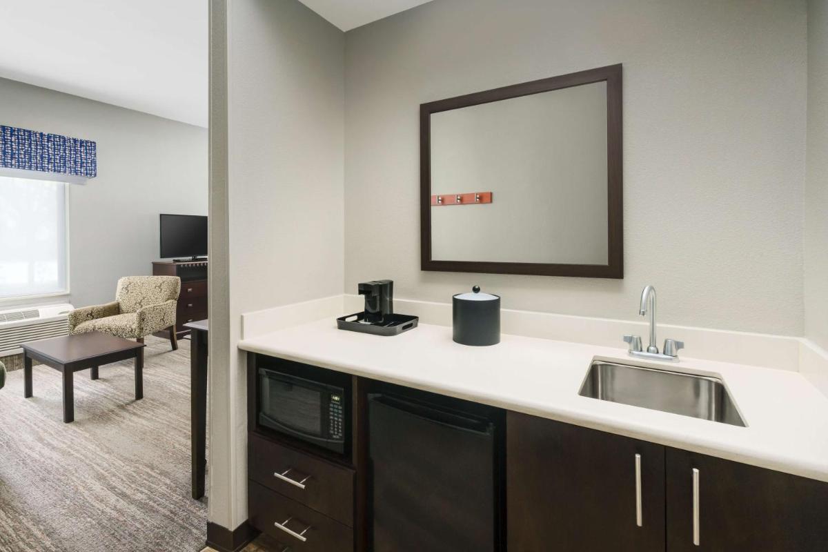 Hampton Inn & Suites West Sacramento - Housity