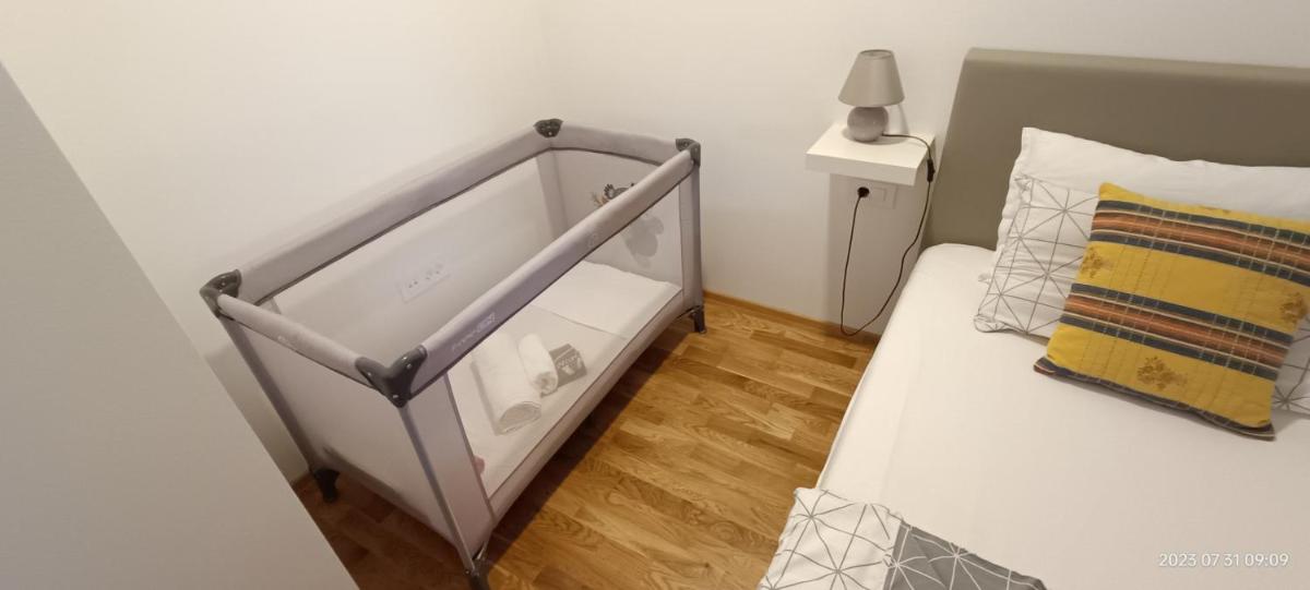 Rest apartment Cerknica - Housity