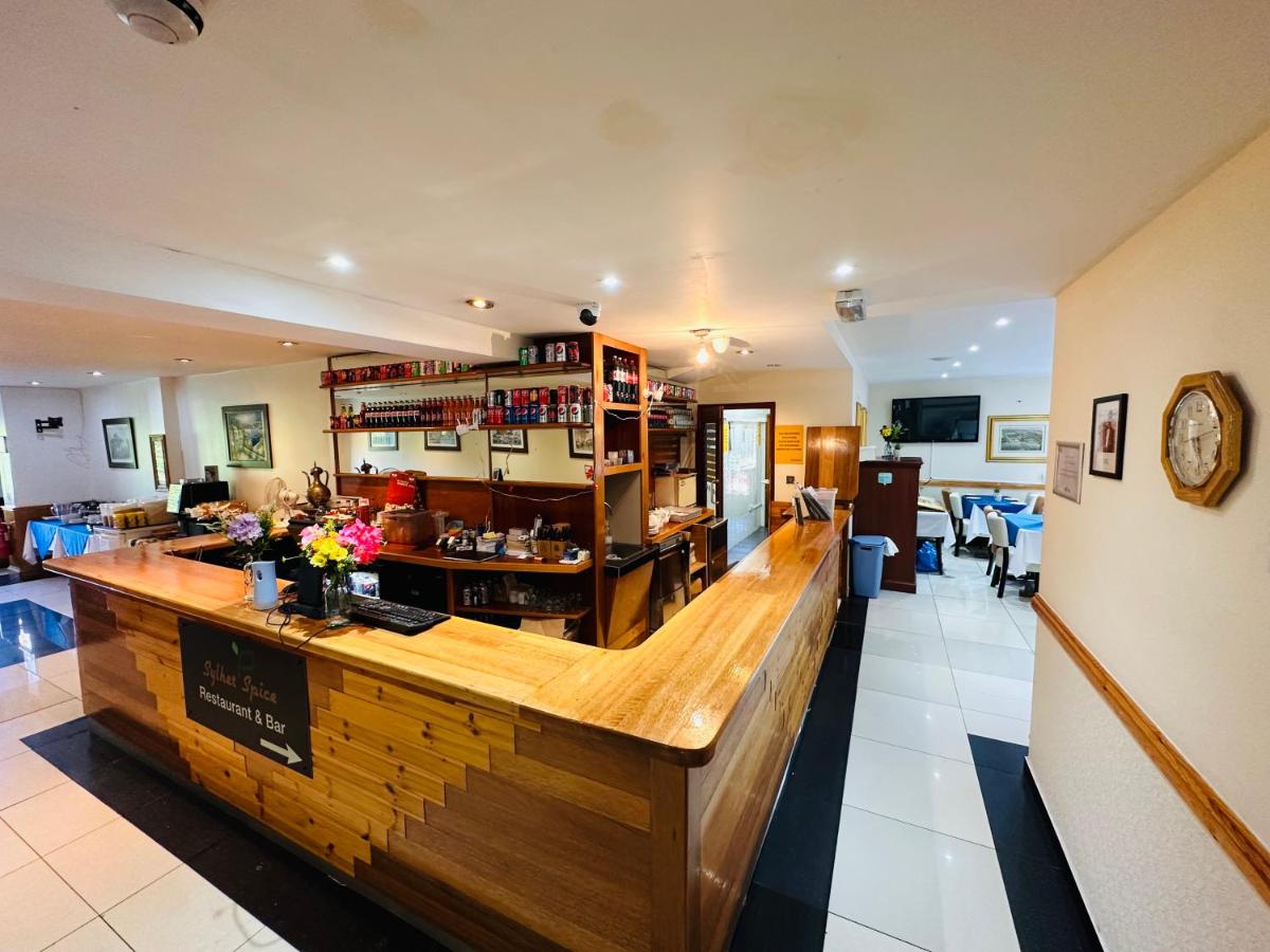 Acorn Lodge Gatwick - Housity