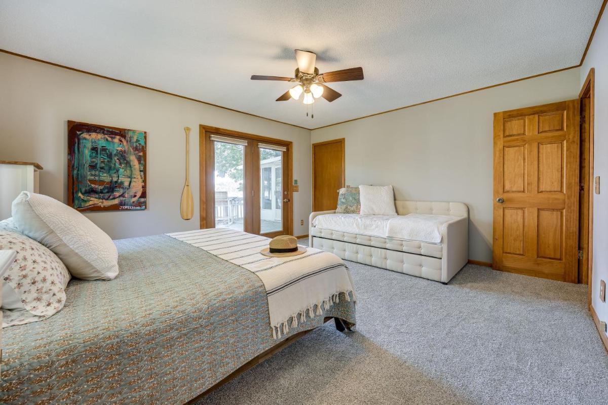 Delton Oasis Retreat with Lake Views and Deck! - Housity